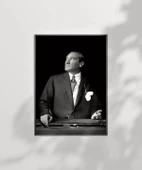 Çerçevesiz Poster Ufka Bakan Lider thumbnail 2