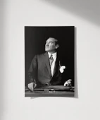 Çerçevesiz Poster Ufka Bakan Lider thumbnail 1