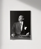 Çerçevesiz Poster Ufka Bakan Lider thumbnail 8