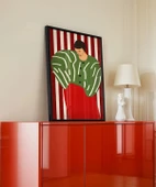 Çerçevesiz Poster Kırmızı Çizgilerde Yeşil Kadın thumbnail 3