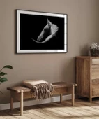 Çerçevesiz Poster Gölgedeki Asalet thumbnail 3