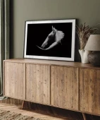 Çerçevesiz Poster Gölgedeki Asalet thumbnail 5