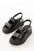 24422-1185 Siyah Dolgu Topuk Kadın Sandalet - 1