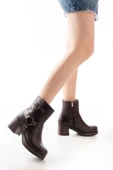 5109-3042 Kahverengi Toka Aksesuarlı Fermuarlı Kalın Topuklu Günlük Kadın Bot - 1