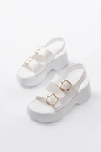 24414-572 Beyaz Tokalı Günlük Dolgu Topuk Kadın Sandalet - 3