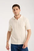Erkek Polo Yaka Geometrik Desen Dokulu Krem Kısa Kollu Triko Tişört thumbnail 4