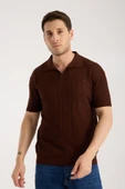 Erkek Polo Yaka Dik Çizgi Dokulu Kahverengi Kısa Kollu Triko Tişört thumbnail 4