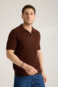 Erkek Polo Yaka Dik Çizgi Dokulu Kahverengi Kısa Kollu Triko Tişört thumbnail 2