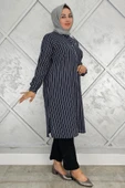 KADIN BROŞLU ÇİZGİLİ KETEN TESETTÜR GÖMLEK thumbnail 4