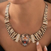 Özel Tasarım Aslan Figürlü Altın Kolye thumbnail 2