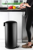 Paslanmaz Çelik Bombe Kapaklı Çöp Kovası 40 Litre Mat Siyah thumbnail 1