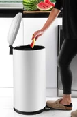 Paslanmaz Çelik Bombe Kapaklı Çöp Kovası 40 Litre Mat Beyaz thumbnail 2
