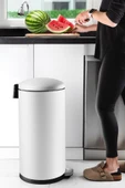 Paslanmaz Çelik Bombe Kapaklı Çöp Kovası 40 Litre Mat Beyaz thumbnail 1