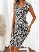 Kadın Kısa Kollu Kare Yakalı Leopar Desenli Dalgıç Elbise thumbnail 2