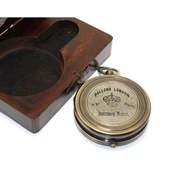 Ahşap Kutulu Üzeri Desenli Pirinç Pusula thumbnail 2