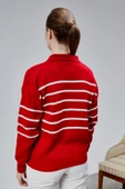 Kadın Polo Yaka Oversize Çizgili 4 Düğmeli Triko Kazak Kırmızı thumbnail 8