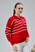 Kadın Polo Yaka Oversize Çizgili 4 Düğmeli Triko Kazak Kırmızı thumbnail 2