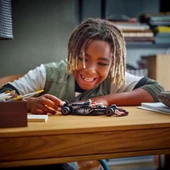 CEYLAN ADAM   LEGO Speed Champions MoneyGram Haas F1 Team VF-24 Yarış Arabası 77250 thumbnail 3