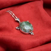 Güneş Gümüş Çerçeveli Kadın Zümrüt Kolye thumbnail 2