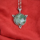 Güneş Gümüş Çerçeveli Kadın Zümrüt Kolye thumbnail 3