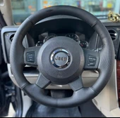 DİKİŞLİ DİREKSİYON KILIFI SİYAH / NOKTALI DERİ SİYAH DİKİŞLİ JEEP FOTODAKİ DİREKSİYON İÇİN thumbnail 1