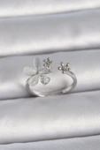 Pirinç Gümüş Renk Ayarlanabilir Zirkon Taşlı Beyaz Mineli Yaprak Model Kadın Yüzük - 1