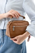 571 collections İki Fonksiyonlu Metal Basmalı Suni Deri Omuz, El Çantası Kahve Rengi (Model: 571-13-17H) thumbnail 3