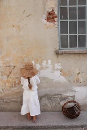 Beyaz Düşük Omuz Bluzlu Etek Takım thumbnail 2