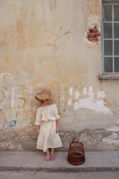 Bej Düşük Omuz Bluzlu Etek Takım thumbnail 1