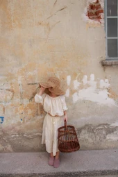 Bej Düşük Omuz Bluzlu Etek Takım thumbnail 2