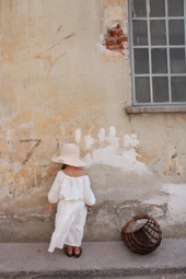 Beyaz Düşük Omuz Bluzlu Etek Takım thumbnail 9