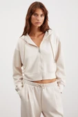 GRIMELANGE Jıll Kadın Relaxed Fit Rahat Kalıp Kapüşonlu Fermuarlı Premium Kumaş Örme Crop Vanilya Sweatshirt thumbnail 1