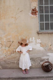 Beyaz Düşük Omuz Bluzlu Etek Takım thumbnail 6