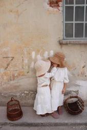 Beyaz Düşük Omuz Bluzlu Etek Takım thumbnail 7