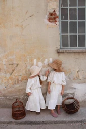 Beyaz Düşük Omuz Bluzlu Etek Takım thumbnail 8