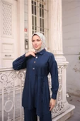Gömlek Yaka Belden Yarı Bağcıklı Cepli Metal Düğme Detaylı İkili Tesettür Eşofman Takımı - (38-46) - 71293 - Lacivert thumbnail 4