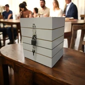 MoxoCreative Beyaz Ahşap Bahşiş Kutusu, Kilitli Tipbox, Sandık Tipi Dilek, Öneri Veya Şikayet Kutusu, Kumbara - 2