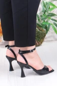 Fort 5134 Ares Tek Bantlı İnçe Yüksek Topuklu Kadın Ayakkabı thumbnail 4