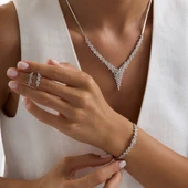 Yıldız Seli Beyaz Altın Takı Seti thumbnail 1