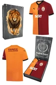 Galatasaray Orijinal 2024/25 Sarı Kırmızı 5 Yıldızlı Taraftar Forma Aslan Baskılı Hediyelik Ahşap Kutulu thumbnail 1