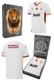 Galatasaray Orijinal 2024/25 5 Yıldızlı Beyaz Deplasman Forma Aslan Baskılı Hediyelik Ahşap Kutulu thumbnail 1
