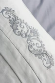 Nakışlı Saten Çift Kişilik Nevresim Takımı Biana Gri thumbnail 4