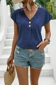 Lucky Life Kadın Kısa Kollu V Yakalı Düğmeli Keten Bluz thumbnail 5
