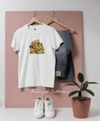 Oversize Renkli Evlere Sahip Büyüleyici Karikatür Köyü Tasarımlı Unisex T-Shirt thumbnail 7