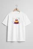 Oversize Doğum Günü Pastası Göğüs Tasarımlı Unisex T-Shirt thumbnail 1