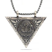 Gümüş Üçgen İçi Açılabilen Osmanlı Arma Muskalık Kolye thumbnail 1