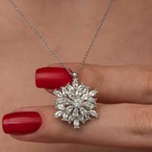 Gümüş Dönen Kar Tanesi Lotus Çiçeği Kolye thumbnail 1