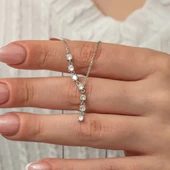 Gümüş Zirkon Sıra Taşlı Kadın Kolye thumbnail 1