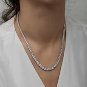 Gümüş Süzme Beyaz Taşlı Su Yolu Kadın Kolye thumbnail 4