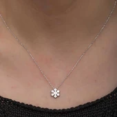Gümüş Minimal Kar Tanesi Kadın Kolye thumbnail 5